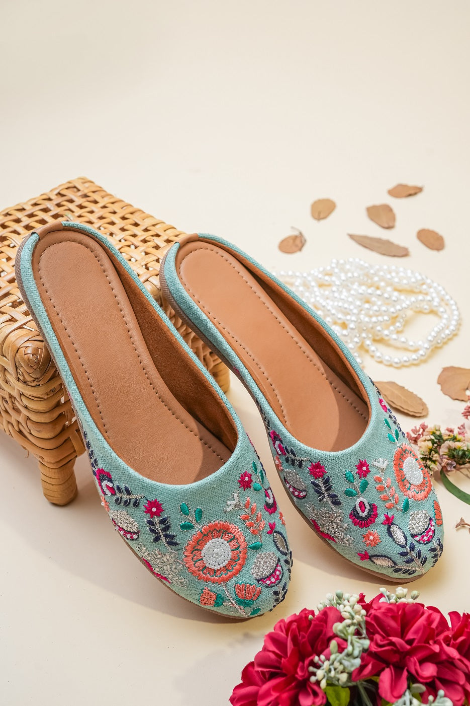Women Embellished Ethnic Mojaris Flats