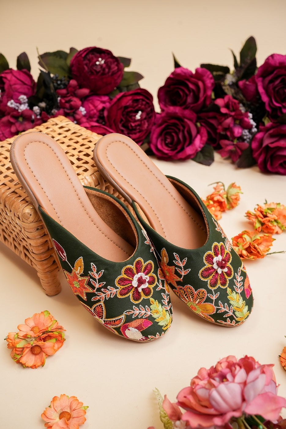 Women Embellished Ethnic Mojaris Flats