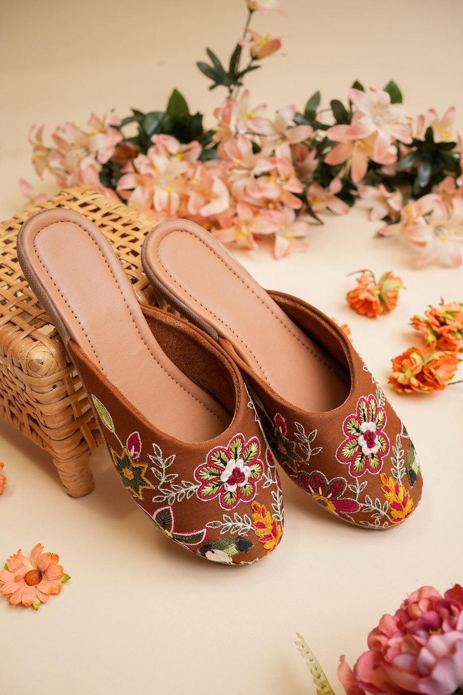 Women Embellished Ethnic Mojaris Flats