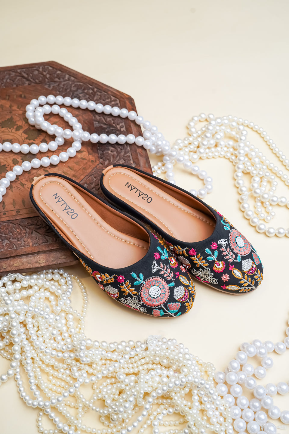 Black new designer jutti