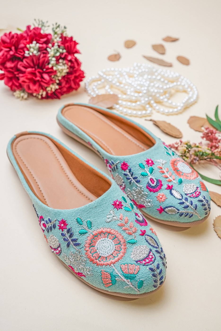 Women Embellished Ethnic Mojaris Flats