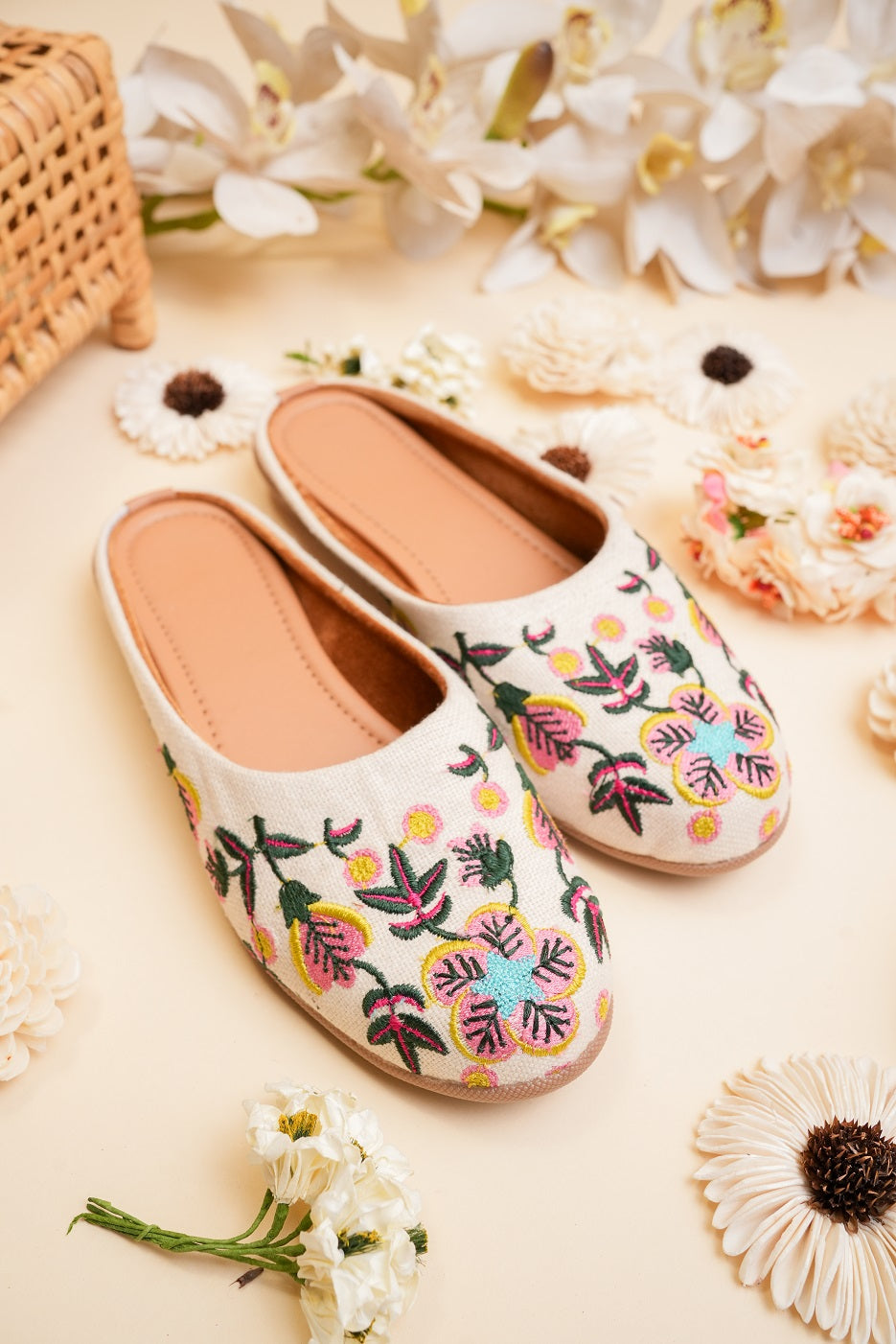 Women Embellished Ethnic Mojaris Flats