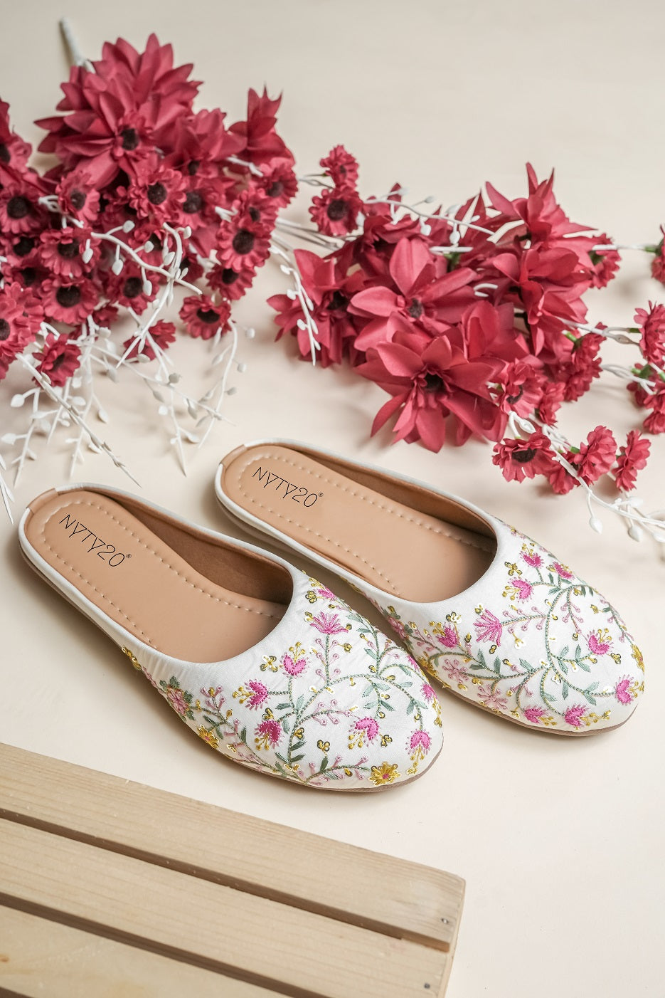 White jutti