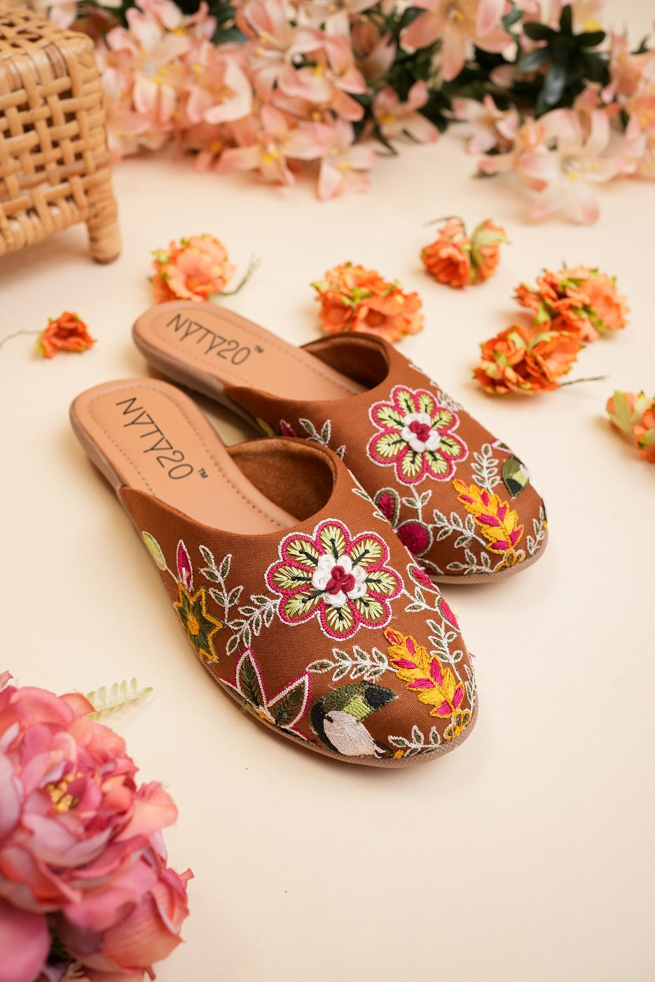 Women Embellished Ethnic Mojaris Flats