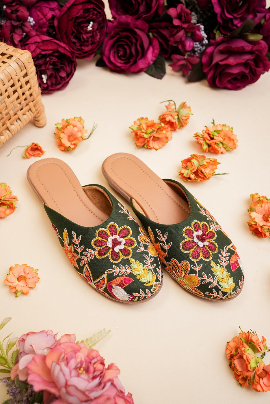 Women Embellished Ethnic Mojaris Flats