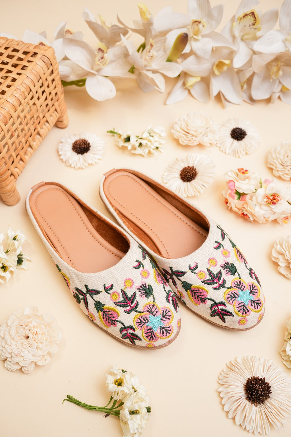 Women Embellished Ethnic Mojaris Flats