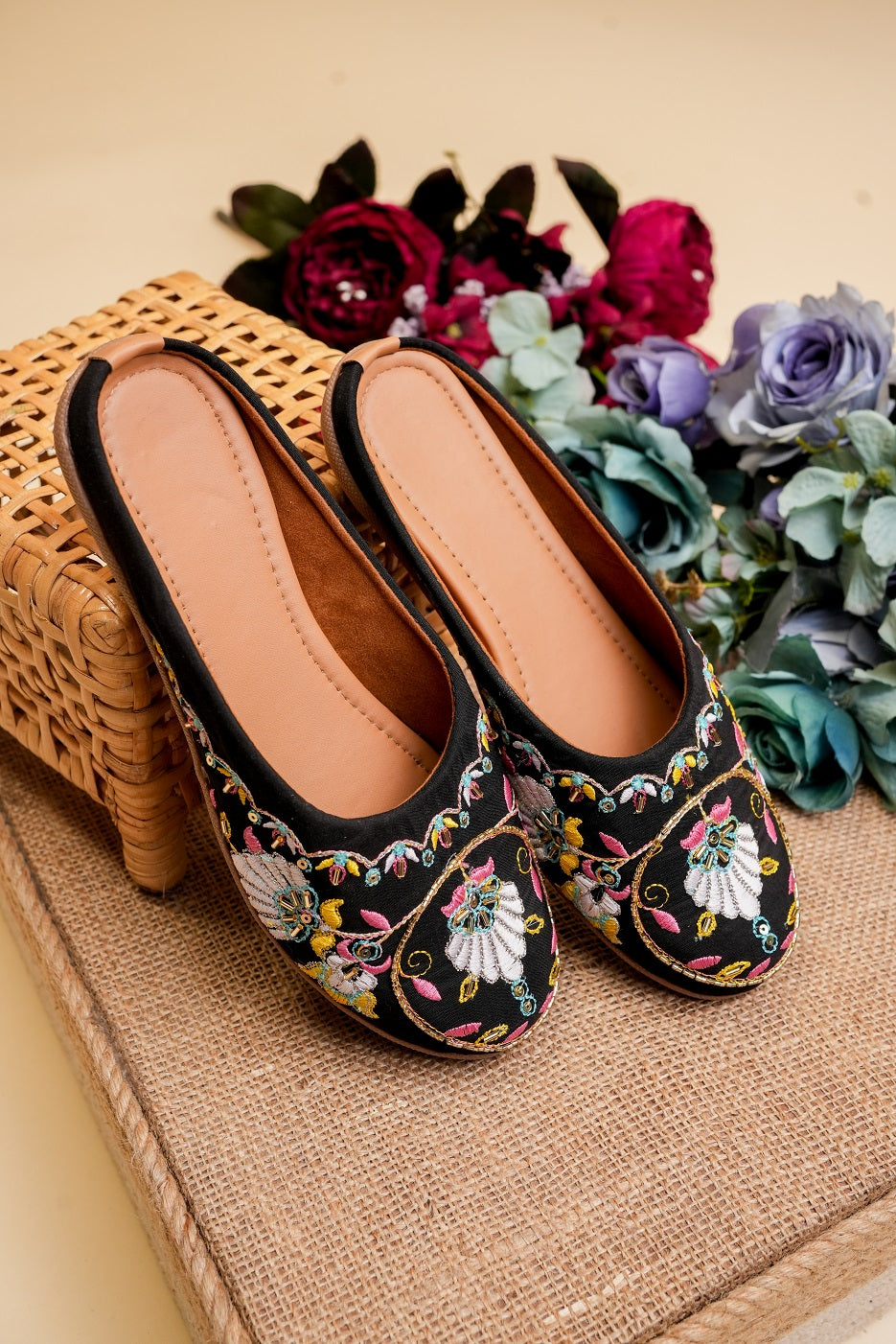 Black design jutti