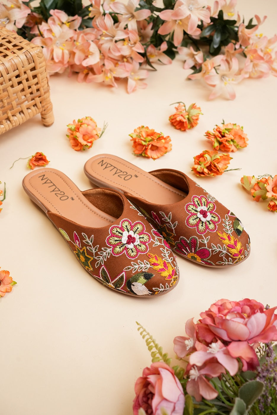 Women Embellished Ethnic Mojaris Flats