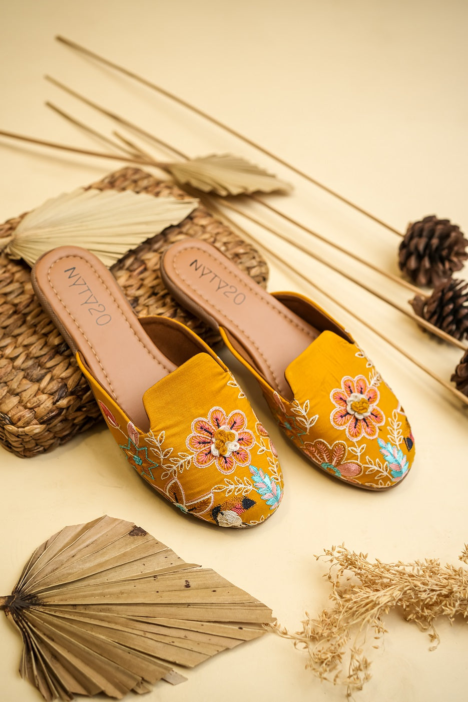 Yellow jutti