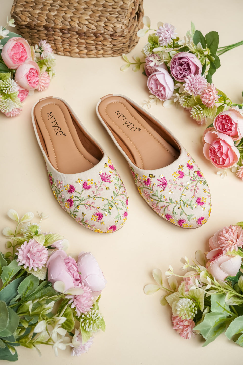 Ladies footwear jutti