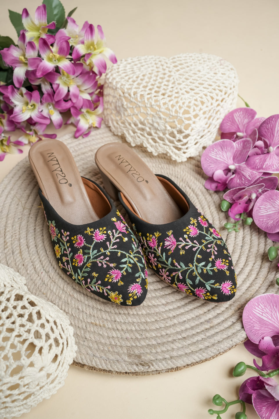 Ladies footwear hill