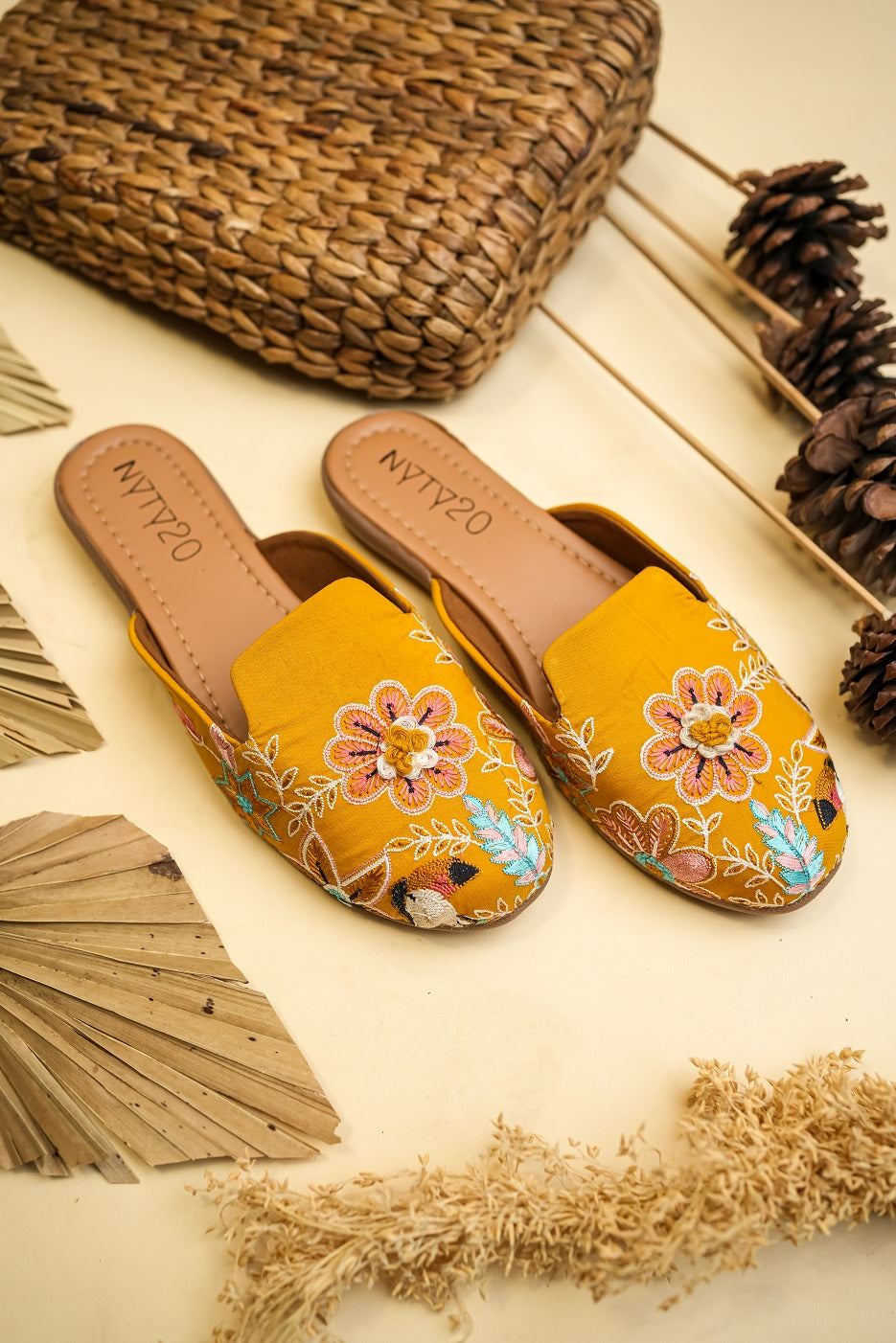 Yellow jutti