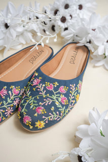 Blue design jutti