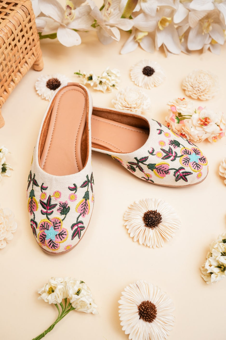 Women Embellished Ethnic Mojaris Flats