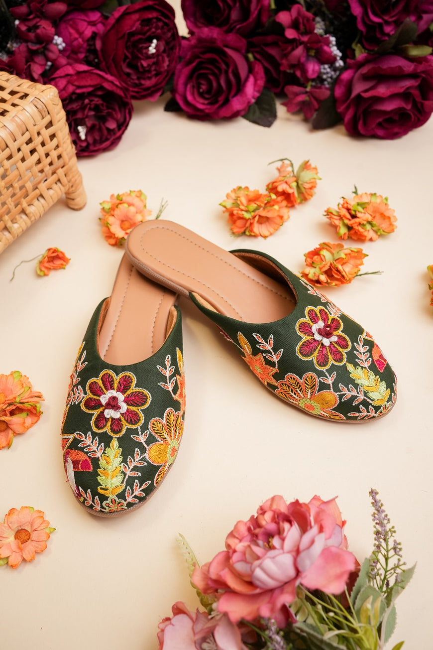 Women Embellished Ethnic Mojaris Flats