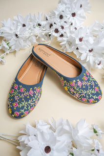 Blue design jutti