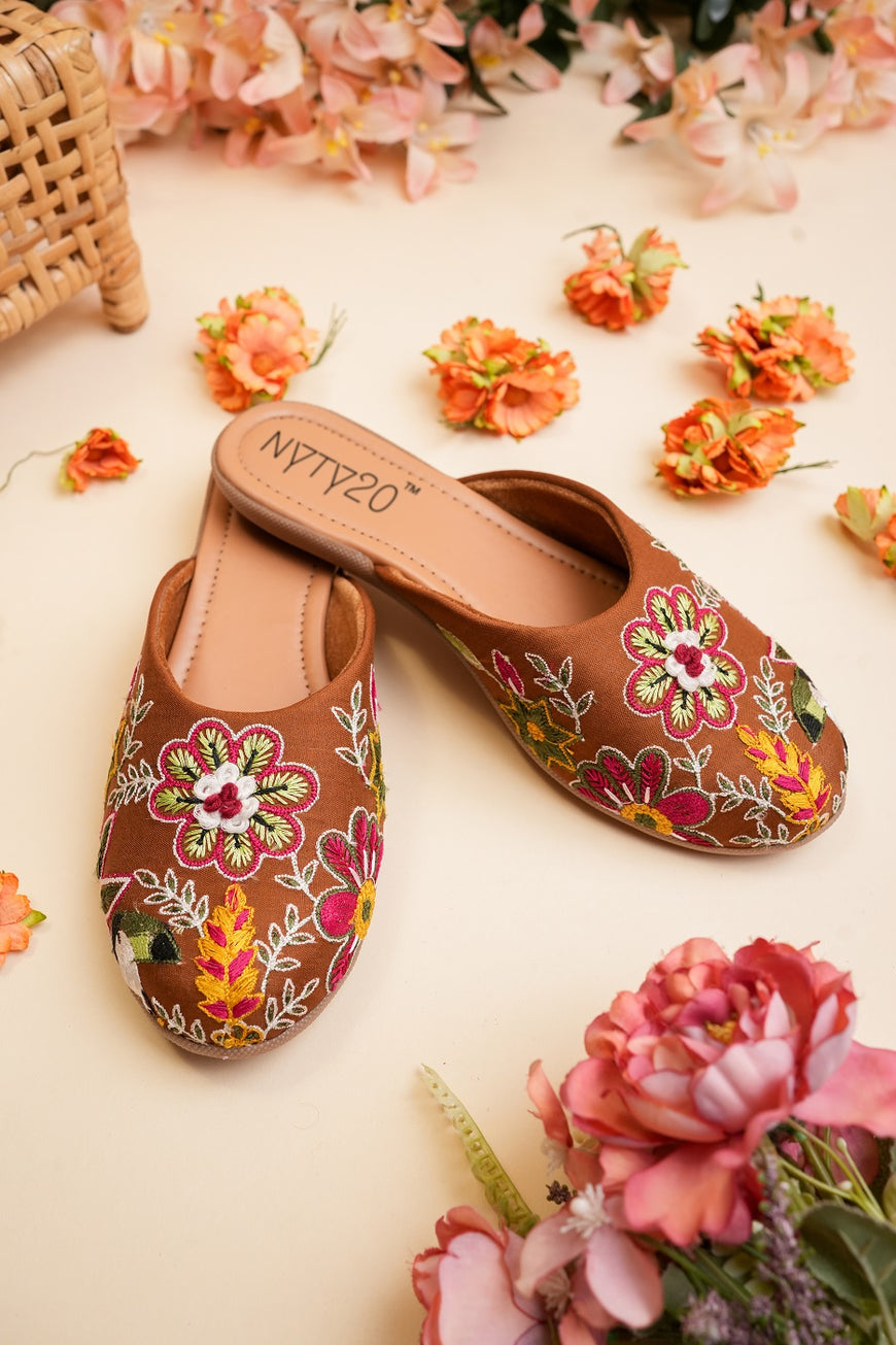 Women Embellished Ethnic Mojaris Flats