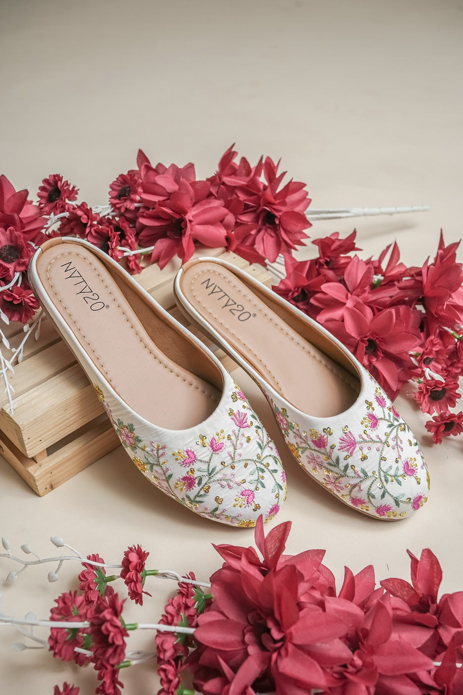White jutti