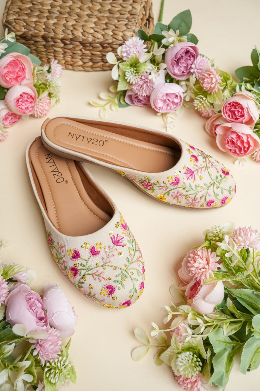 Ladies footwear jutti